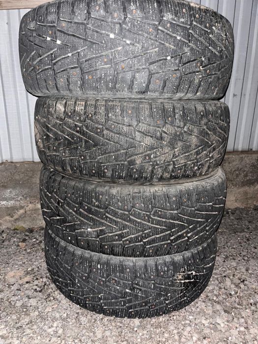 Продам зимние резины комплект