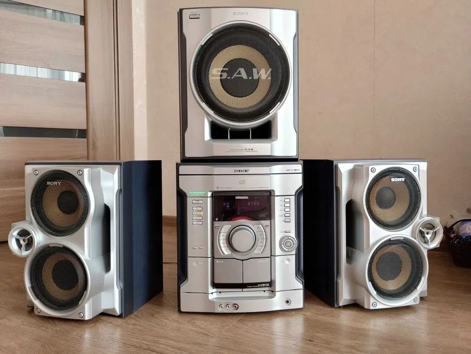 Subwooferli 2.1 sony orginal muzikalniy sentr sotiladi