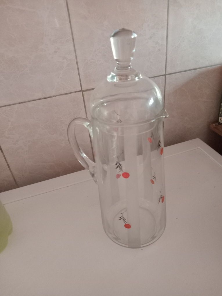 Продам наборы графины со стаканчиками и др.