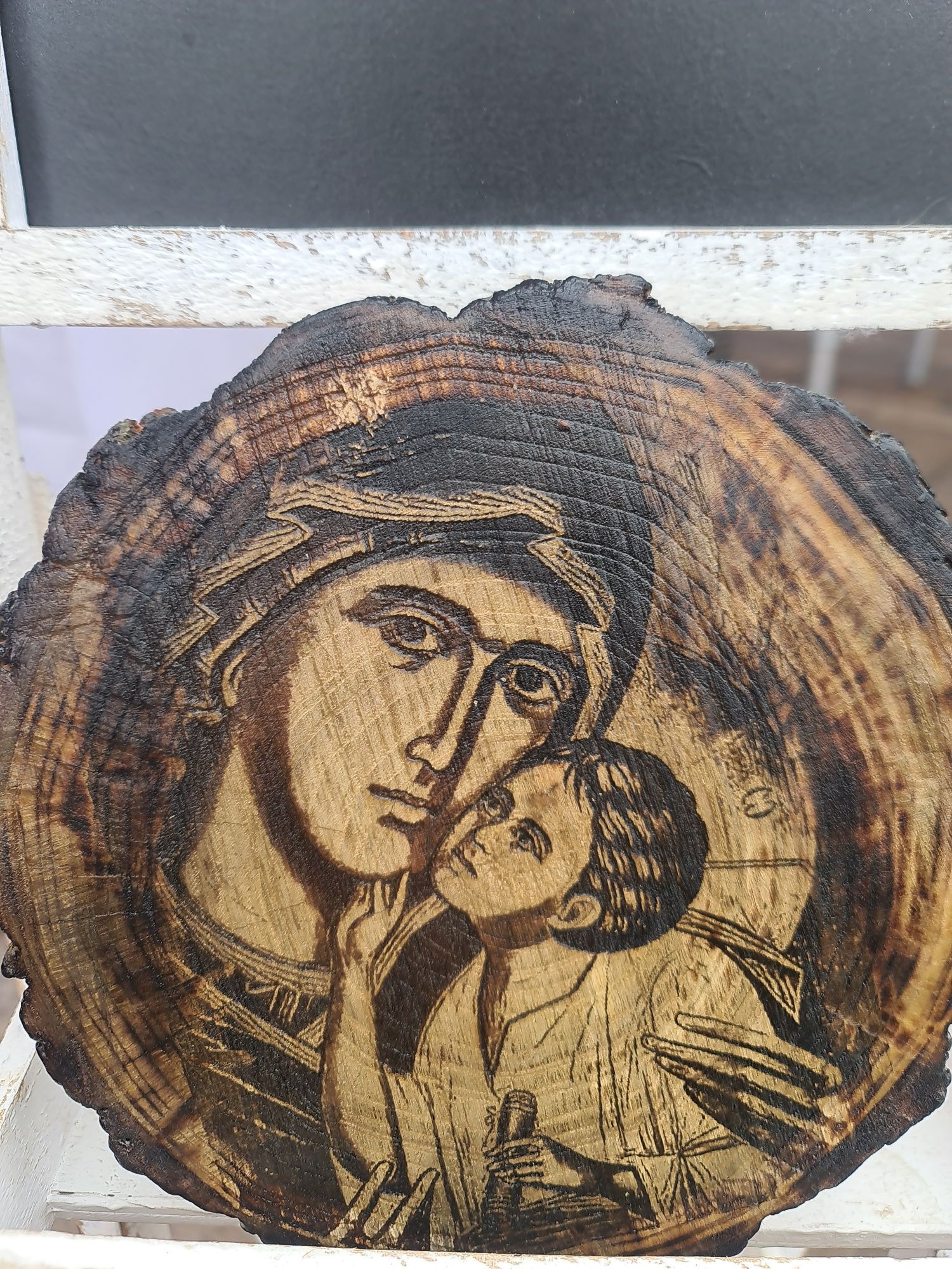 Portrete,icoane,mesaje gravate pe lemn
