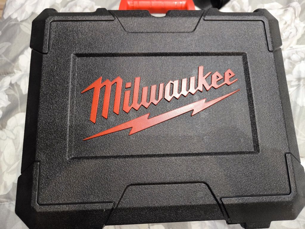 Винтоверт Milwaukee 18v M18 CBLPD