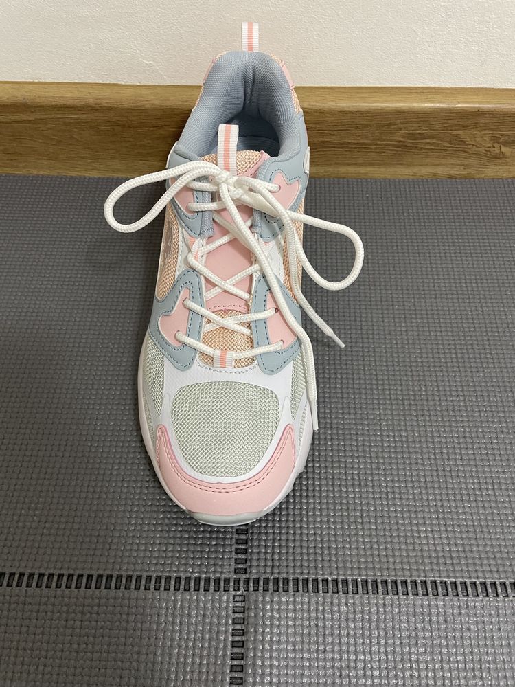 Sneakers Kappa alb-roz, mărimea 39-40 Negociabil