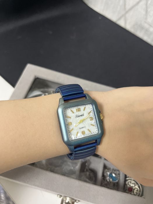 Женские часы , хорошие