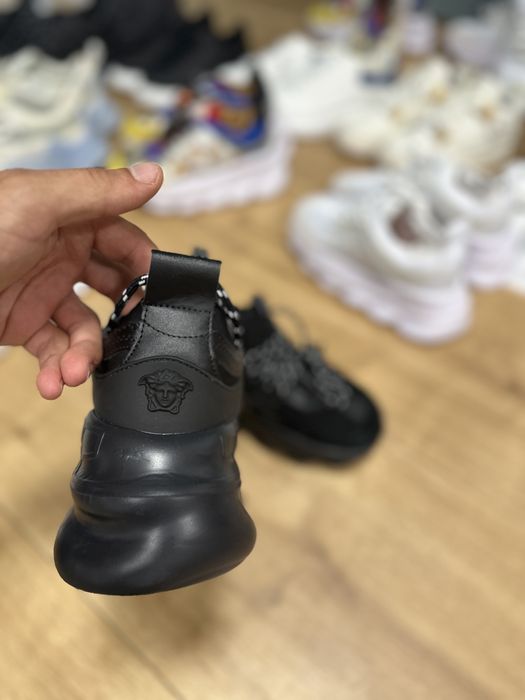 Adidasi Versace chain reaction