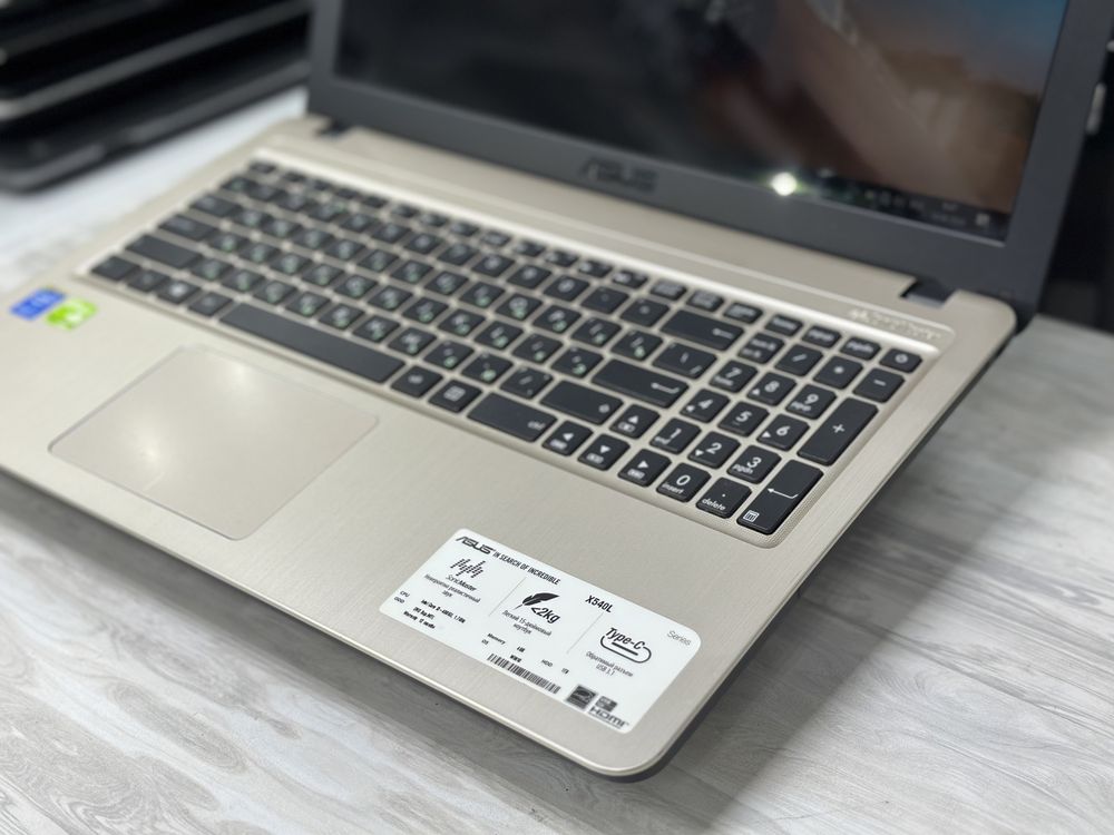 Ноутбук Asus X540L - intel Core i3-4005/ОЗУ-4/SSD-256/GeForce 920M
