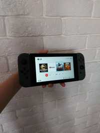 Продам Nintendo Switch с играми, чехлом и картой памяти