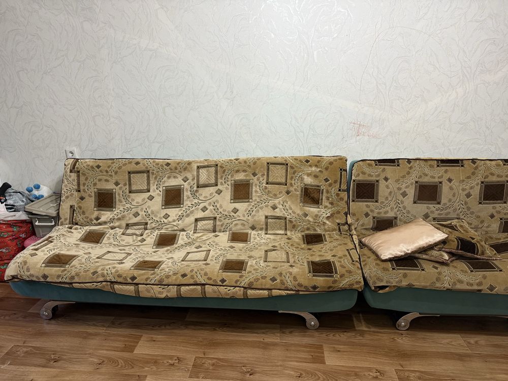 Продам диван с сафой