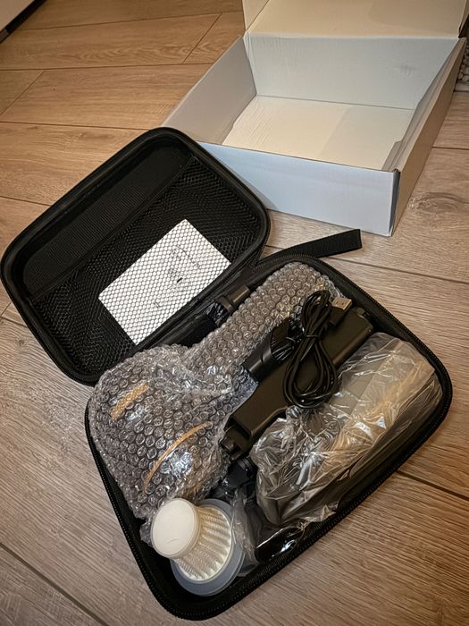 Vacuum cleaner, ideal pentru curățenia în mașină și casa