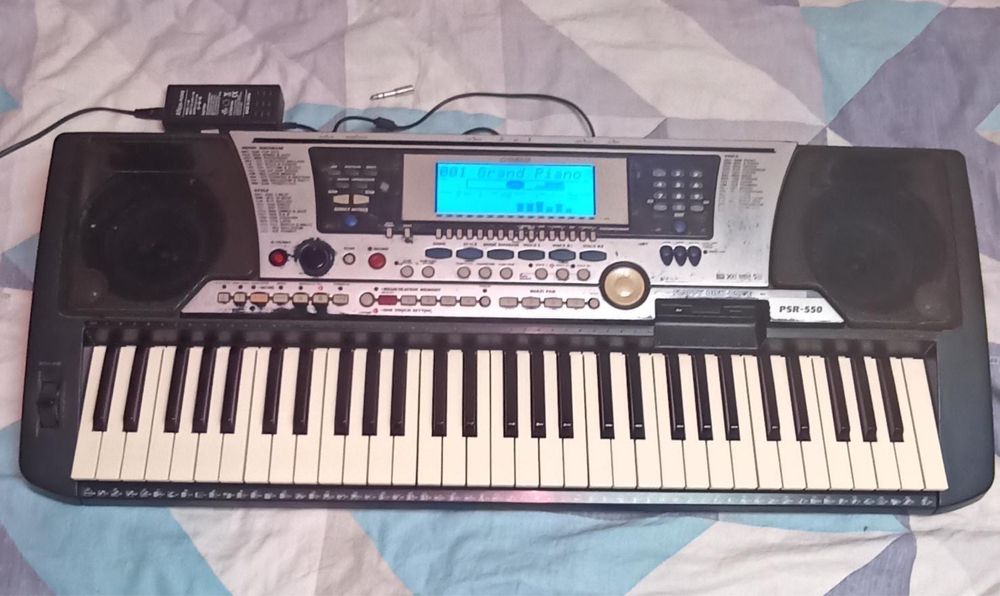 Продам синтезатор