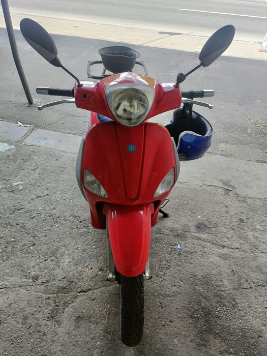 Vând scuter acte la zi