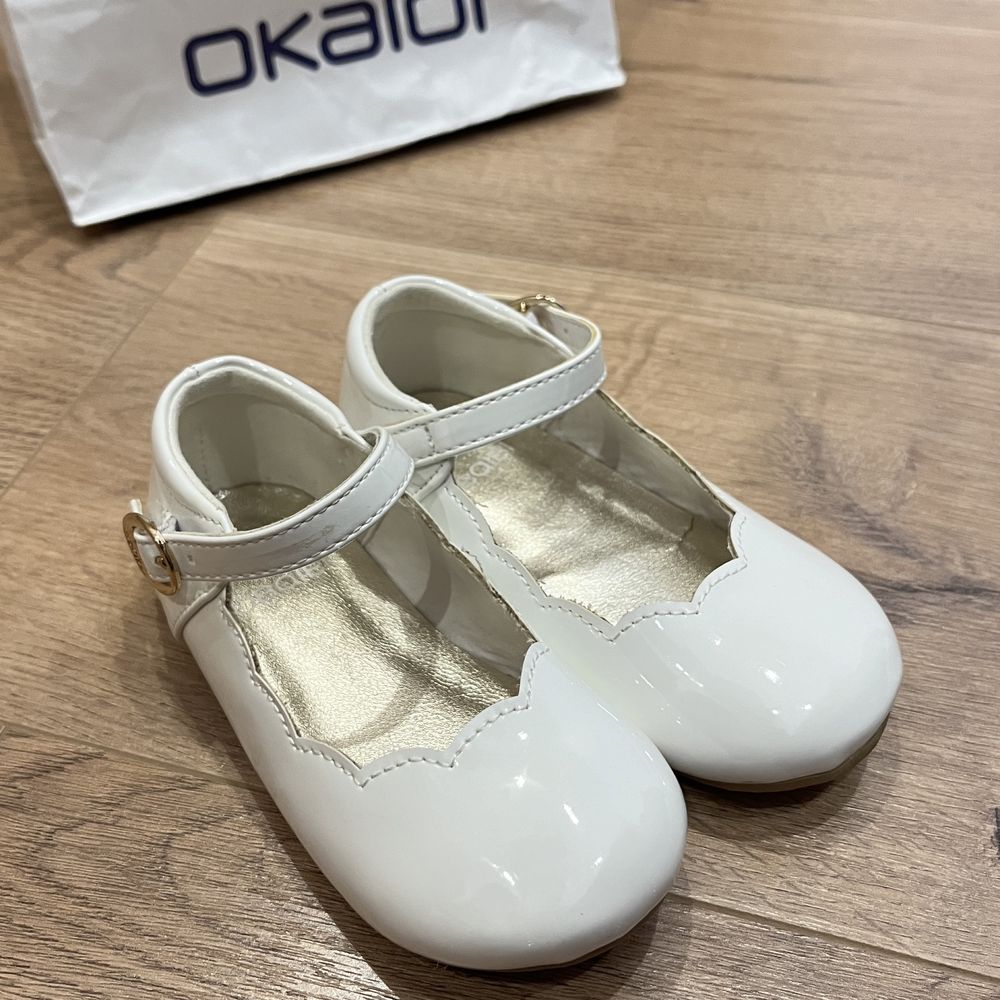 Бели обувки за бебе Okaidi