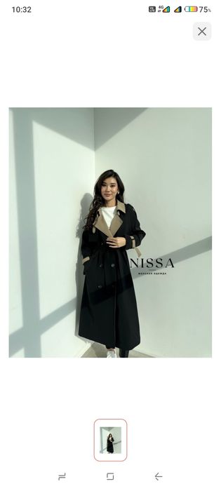 Тренч женский. Черный цвет и лацканы бежевые