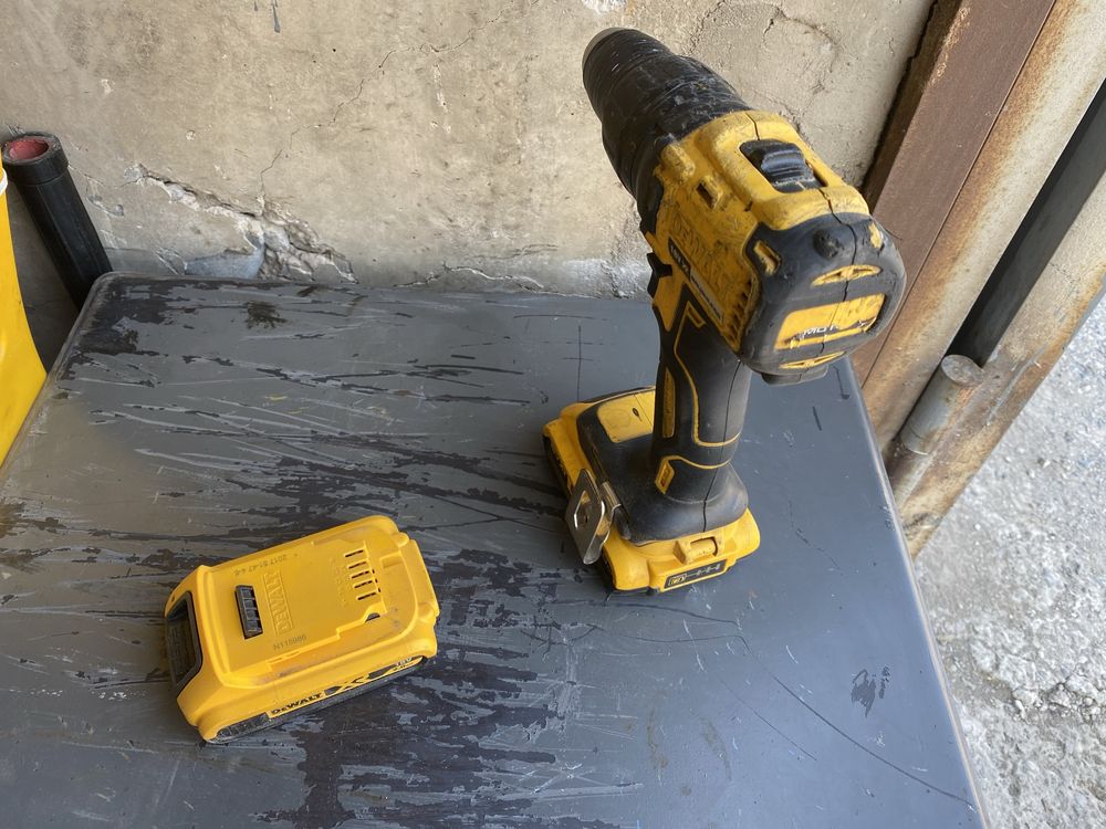 * DeWalt шуруповерт оригинал США в комплекте с 2-мя аккумуляторами
