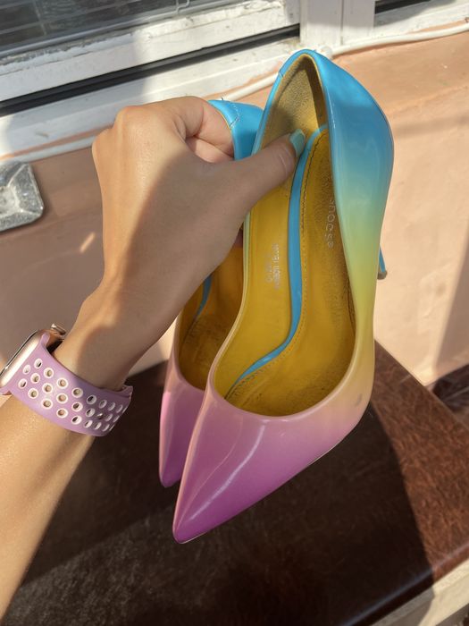 Обувки на висок ток