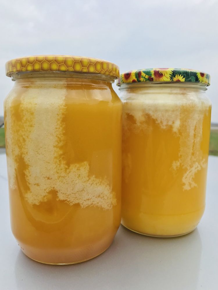 Мед 100 % натурален пчелен мед.