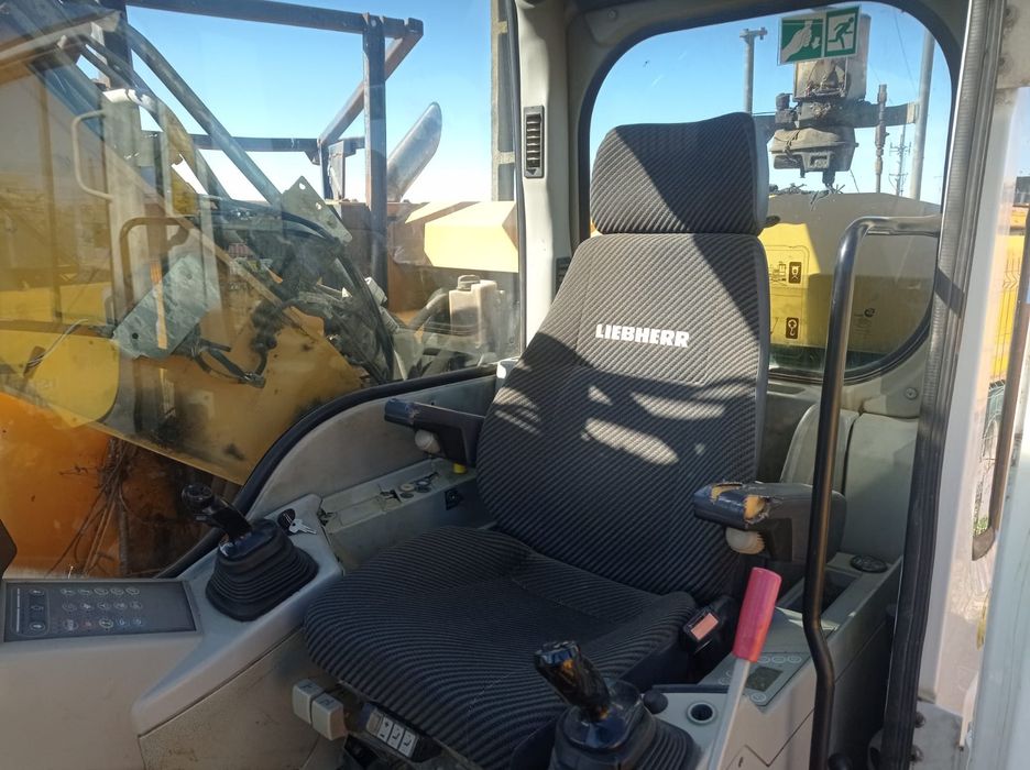 Excavator Liebherr R924 Compact 2011 26t