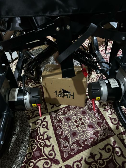 Многофункциональная коляска с жрстиком и аккумулятором новая скаробкой