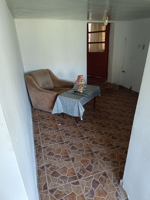 Inchiriez casa batraneasca