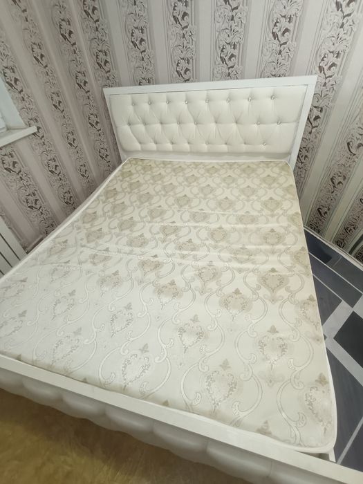Двухспальная кровать