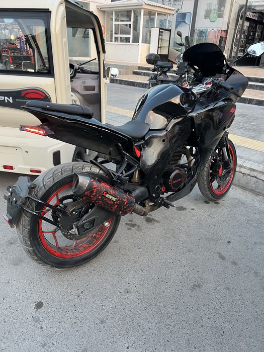 Yamaha R1 zonsen mator