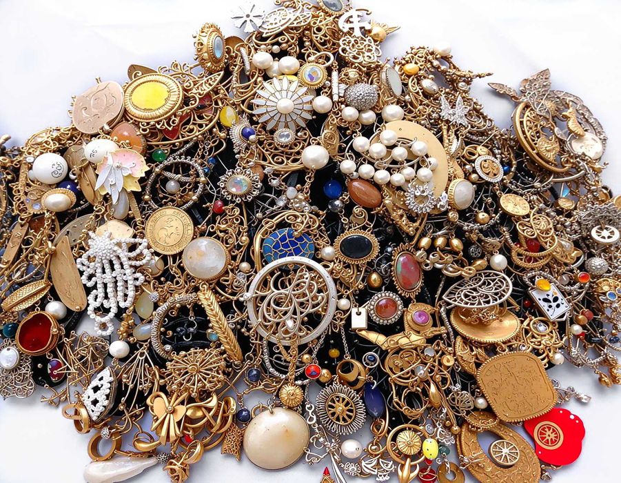 Бижута на килограм – винтидж, модерни и смесени (втора употреба)
