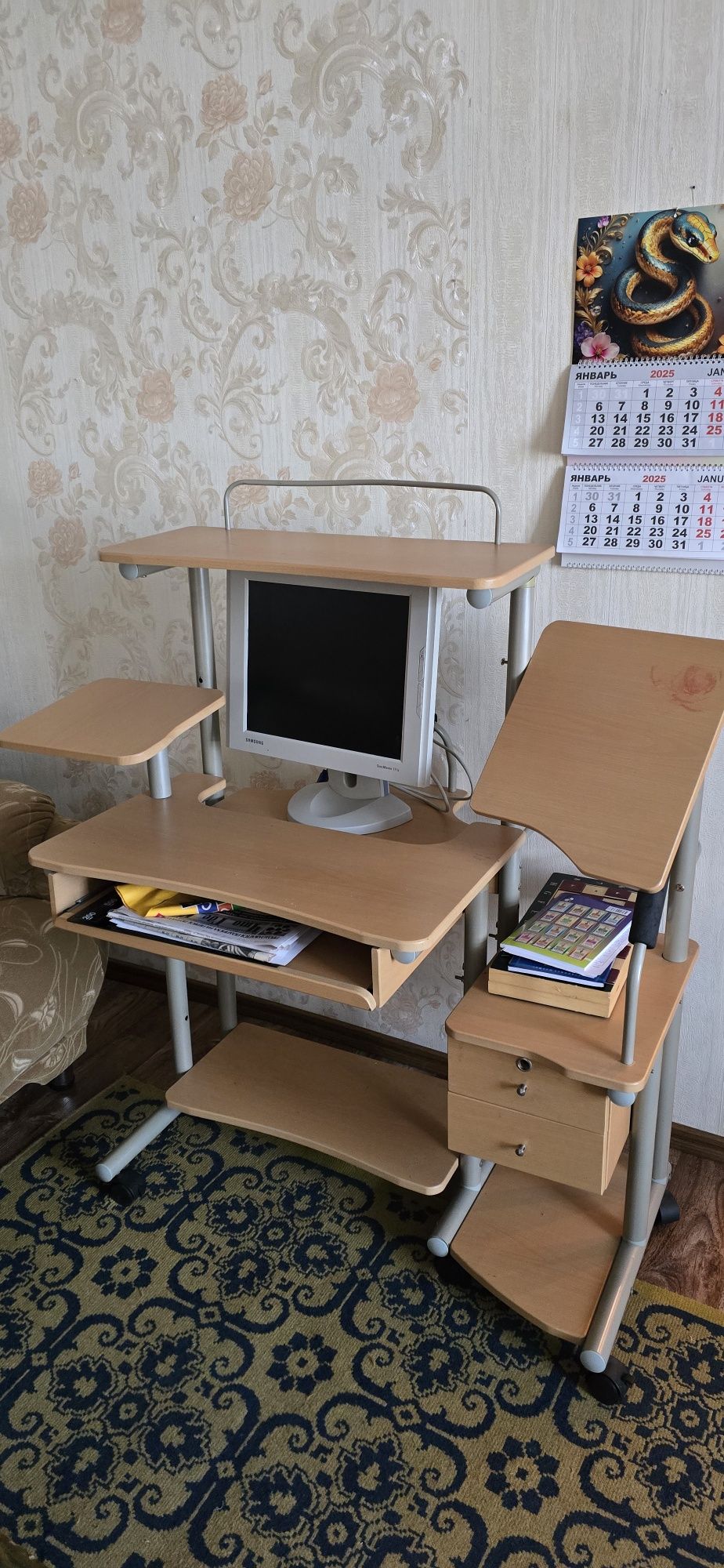 Продам стол компьютерный