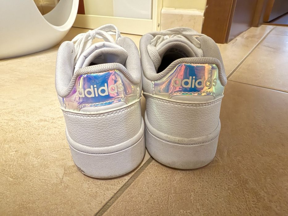 Бели маратонки Adidas, размер 36 и 2/3, UK 4