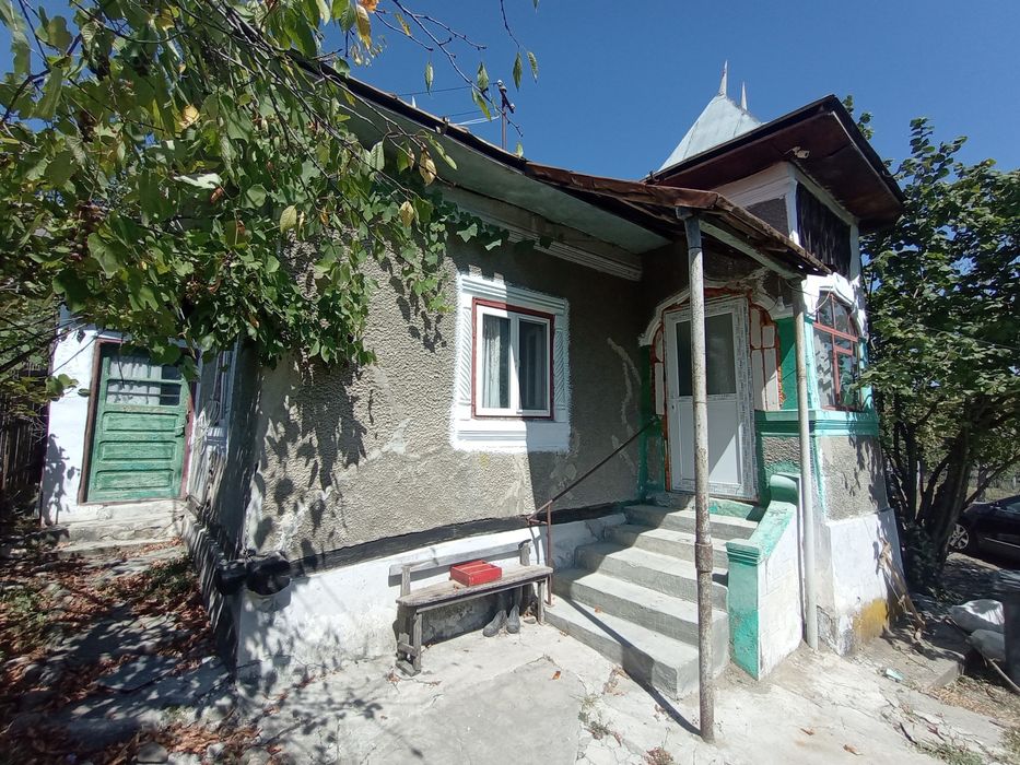 Casă batraneasca nelocuibilă