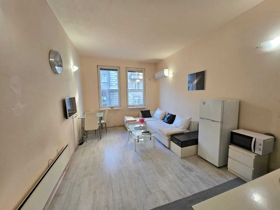 Двуставен апартамент Център