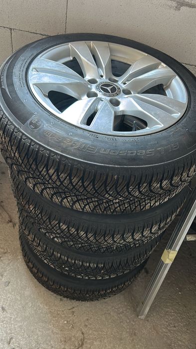 Vând jante Mercedes cu anvelope noi . Dimensiuni 205 / 60 /R 16