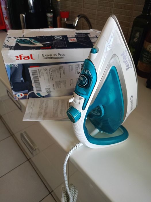 Vând fier Tefal EasyGliss FV5718E0,talpa Durilium AirGlide,funcție cal