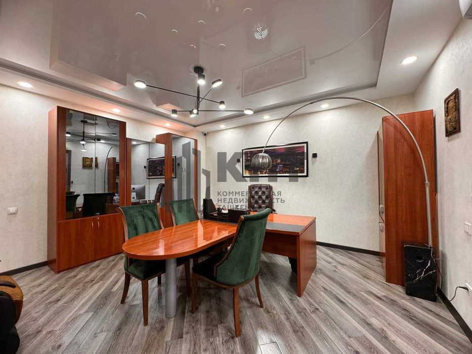 ПРОДАЖА СРОЧНО ! 1 линия 170м2 Максим Горьки большой фасад, парковка.