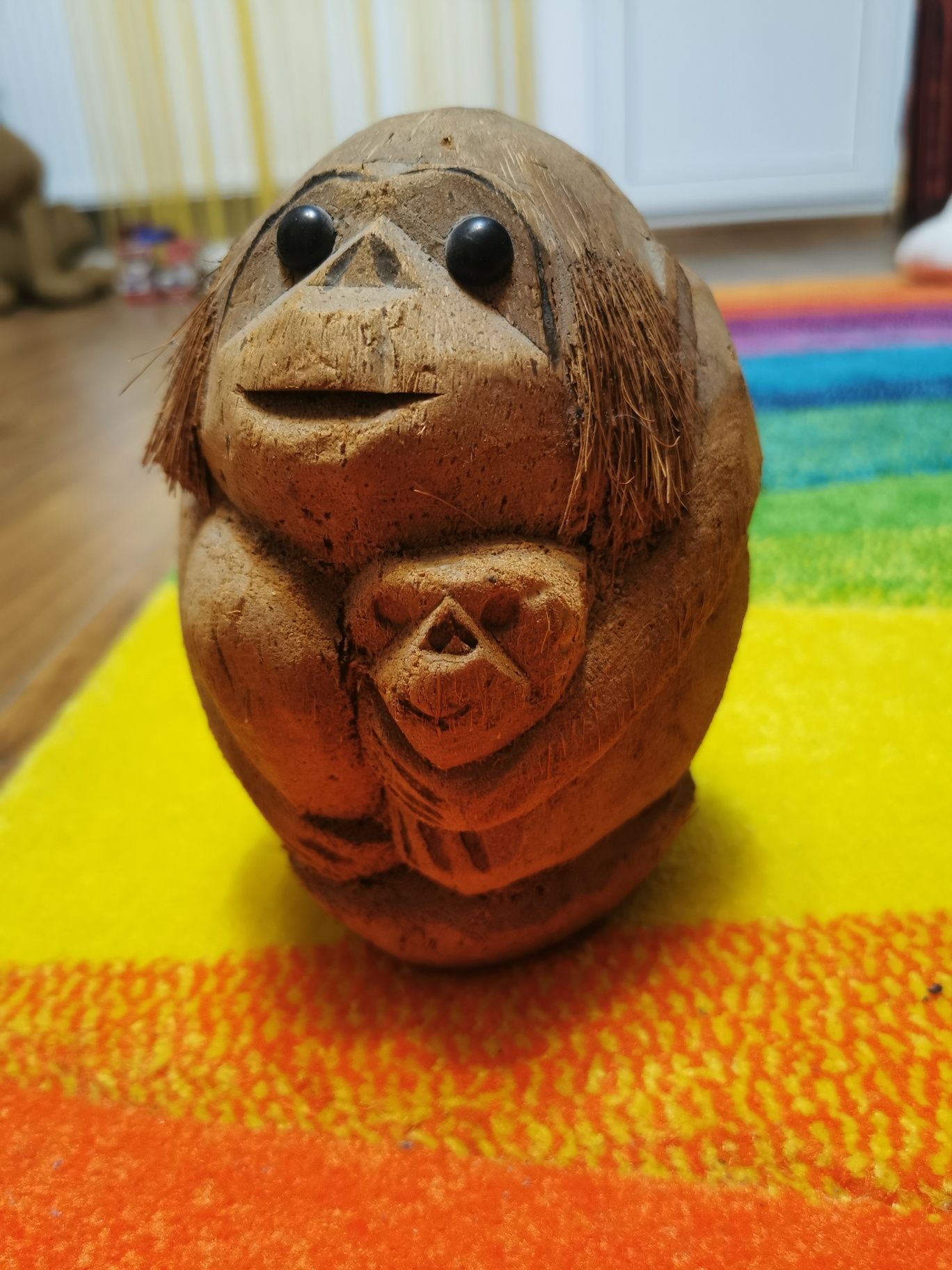 Statueta maimuta nuca de cocos