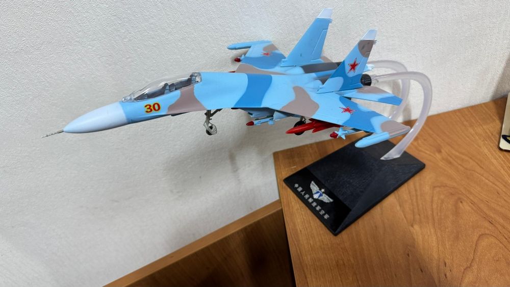 Моделька самолета (масштаб от натуральной величины1:72)