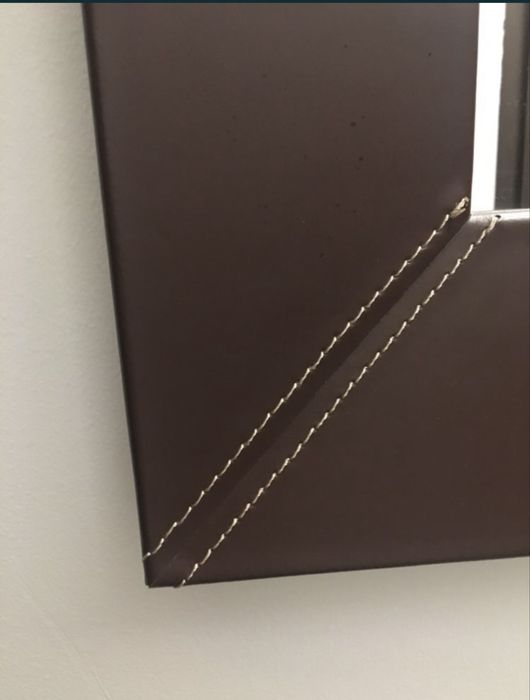 Огледало с кожена рамка