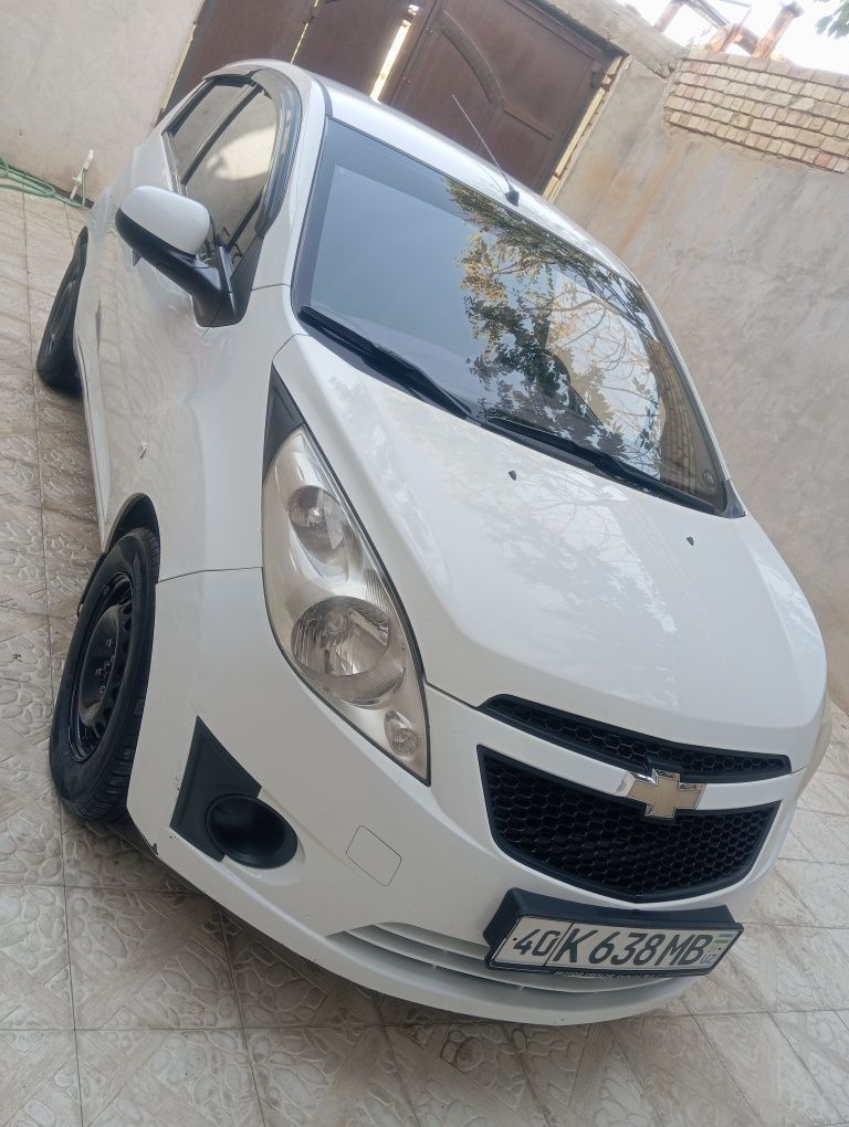 Spark rangi oq yurgani 510 400