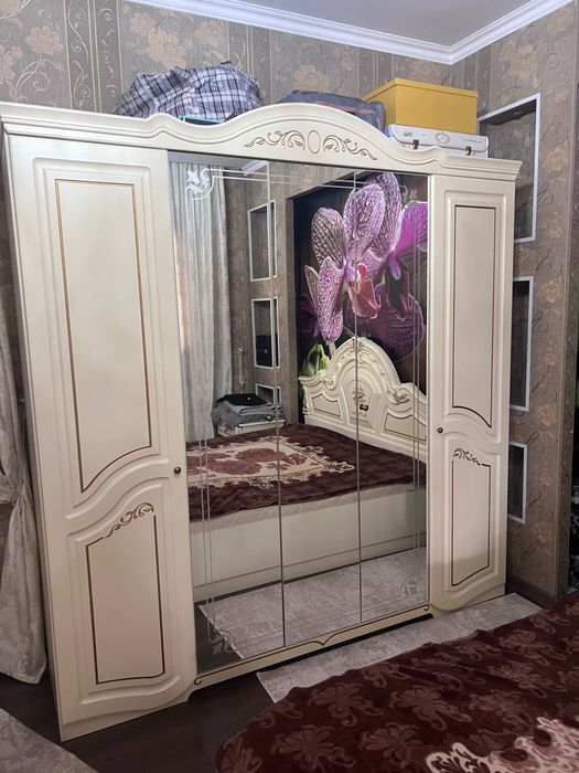 Продается спальный гарнитур