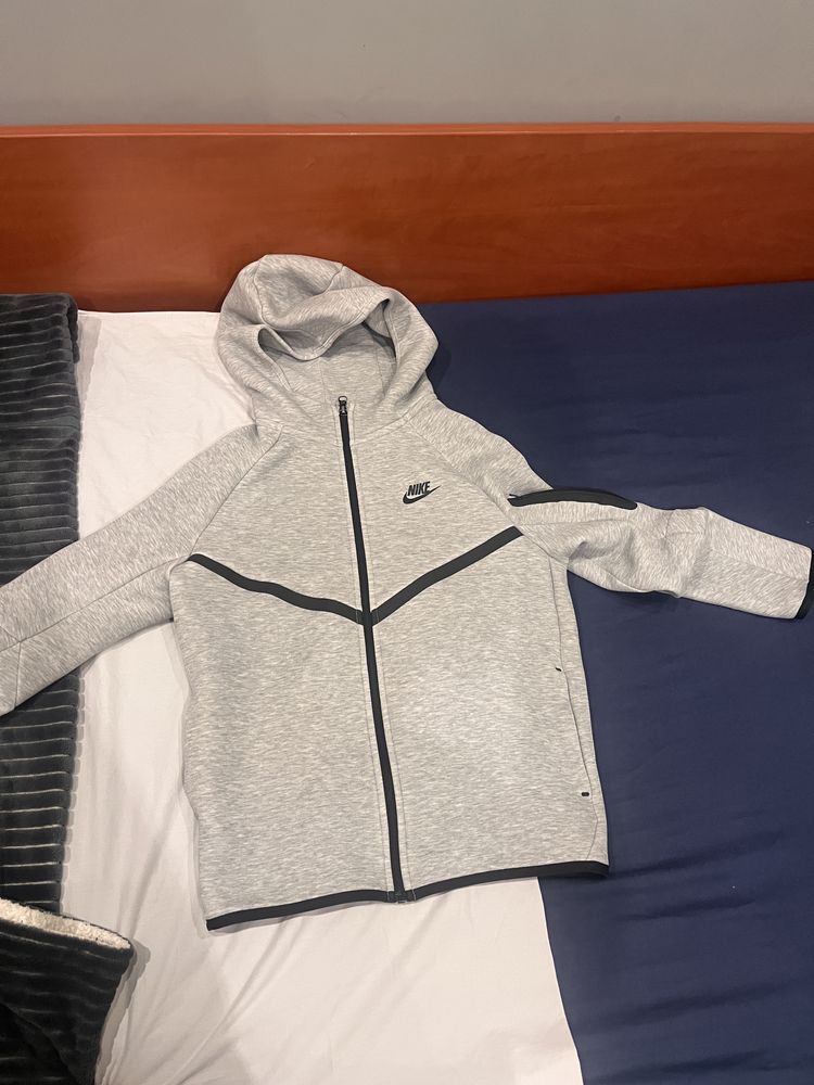 Nike tech fleece сив цвят