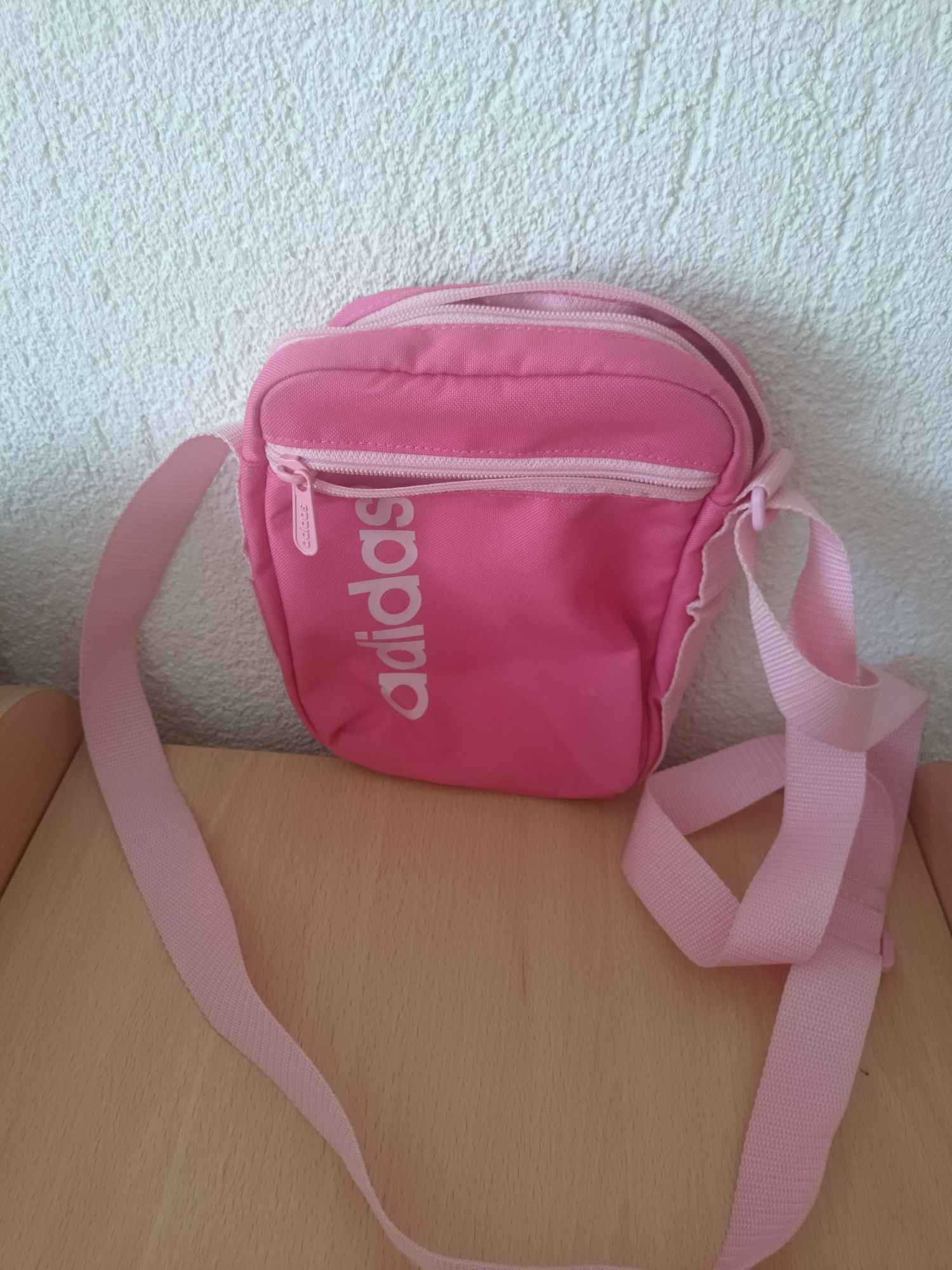 Чантичка за документи adidas LINEAR ORGANIZER GRAPHIC