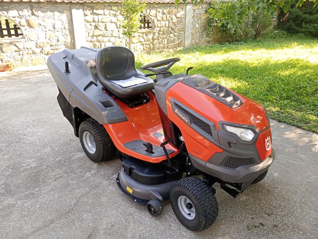 Тракторна косачка husqvarna 17кс. Като нова!