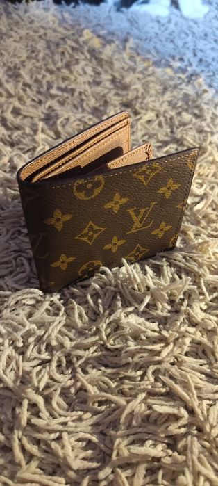 Портфейл Louis Vuitton с кутия и сертификат.