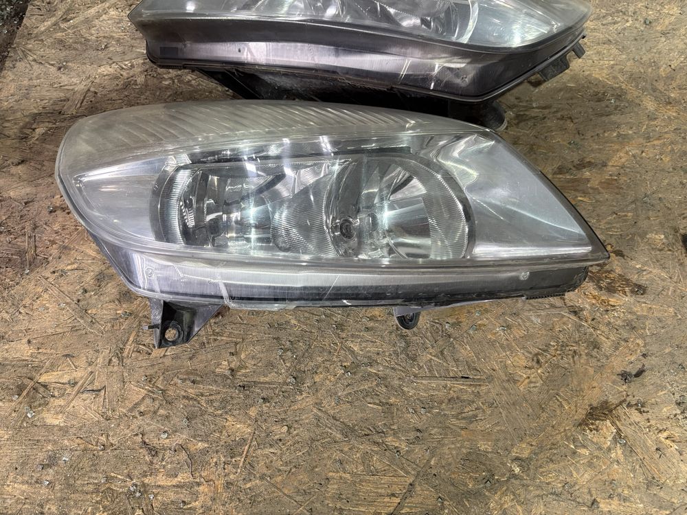 Renault Scenic 2006 година Фарове