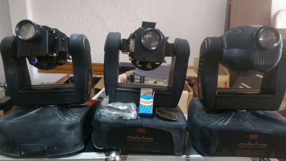 3 Roboti Moving Head Pilot 150 club/discoteca/pub