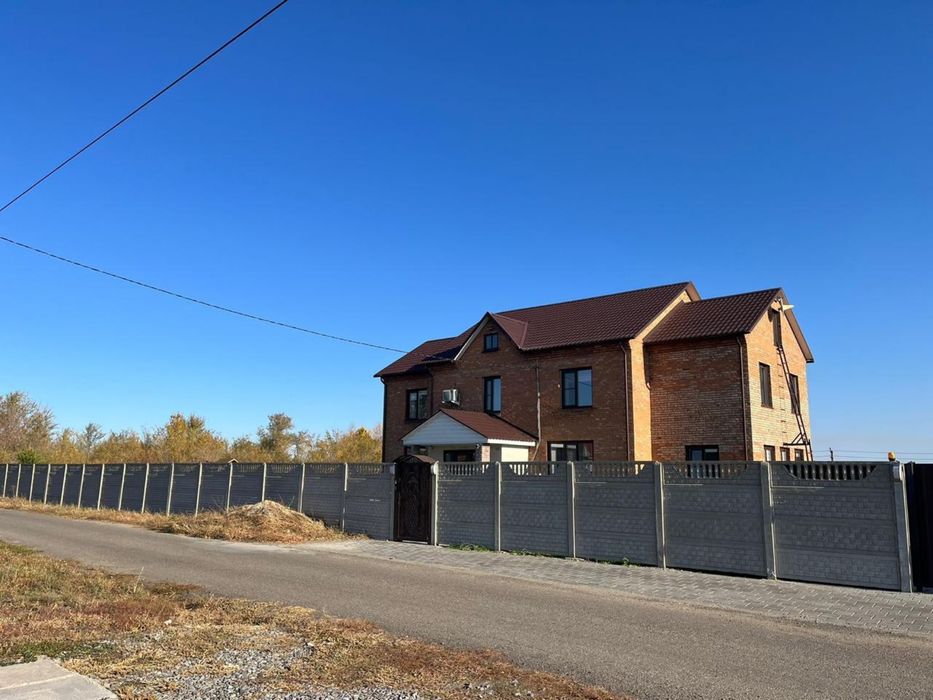 Продадим дом в послелке глубокое 0.35 гиктра земли