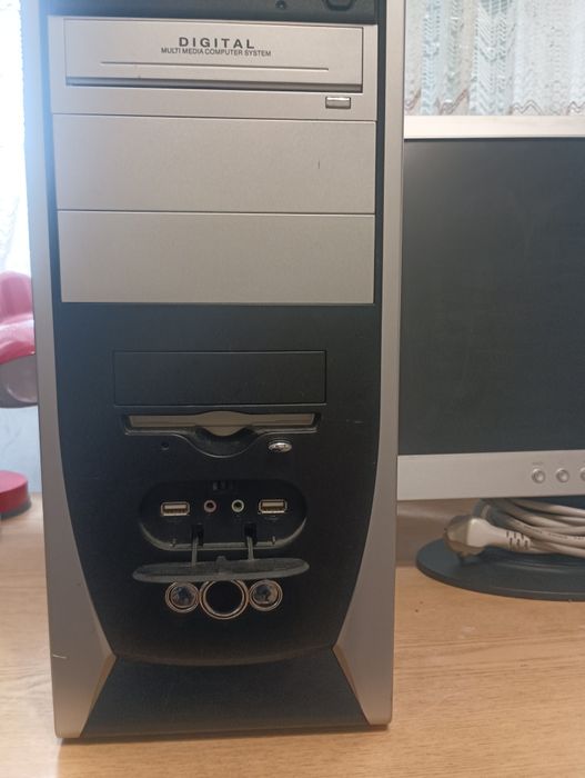 Настолен компютър