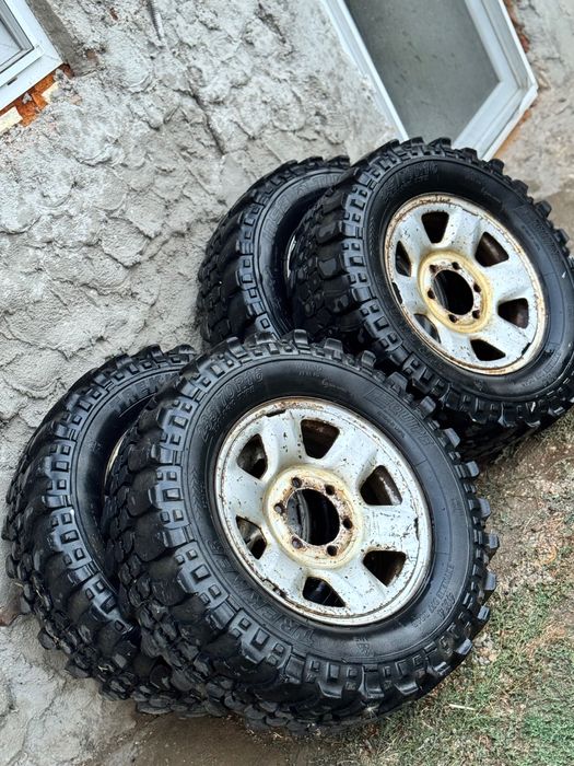 Cauciucuri off road cu jante incluse