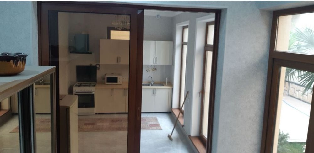 Лабзак сдаётся участок под жильё или же под офис 6 комнат! Бассейн