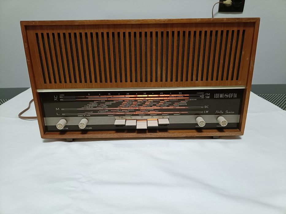 Radio pe lampi Loewe