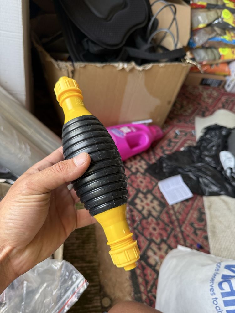 Pompa pentru scos lichide tuica benzina motorina etc
