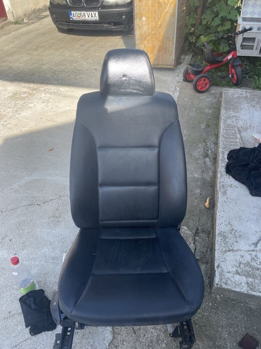Scaune piele e60